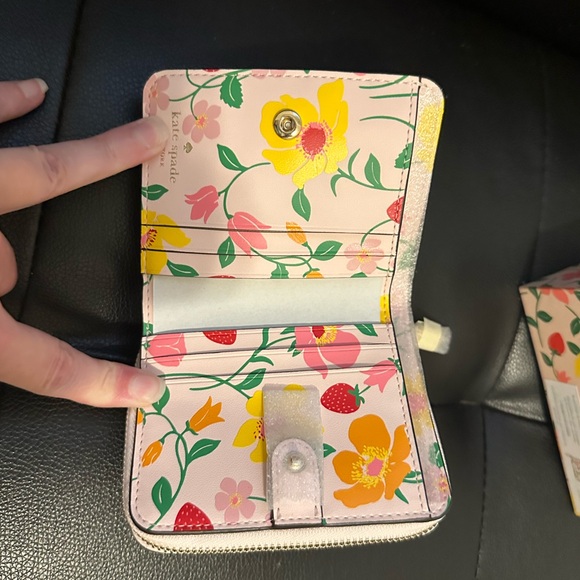 Wallet Kate Spade Boxed Madison Strawberry Garden Small Zip Around Bifold Wallet - Picture 11 of 14